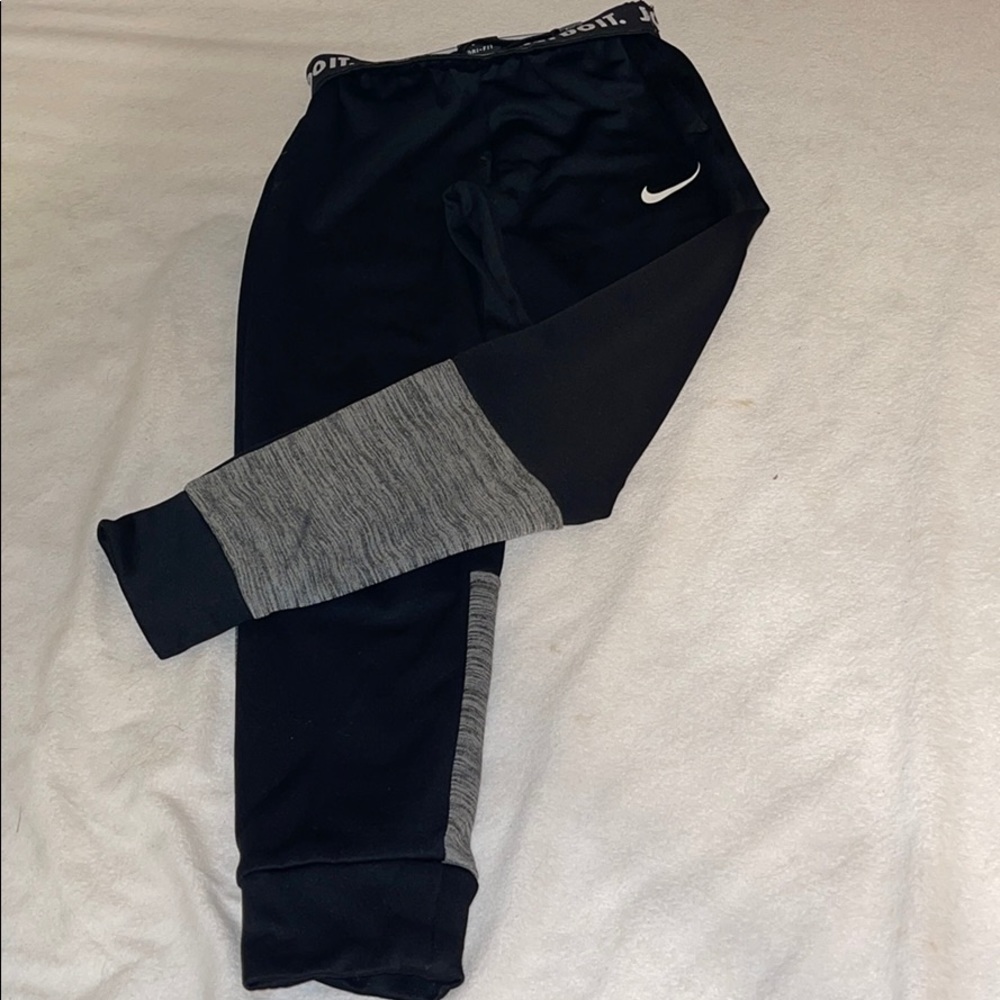 Girls Nike Sweats/joggers